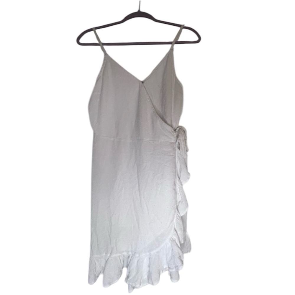 White‎ Hollister Wrap Dress with lining